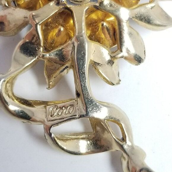 Vintage Coro Green Rhinestone Flower Shape Brooch, Gold Tone Setting, Signed - Picture 4 of 7